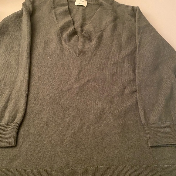 Aritzia - size small - 100% Merino Wool sweater. Olive green. - Picture 4 of 5